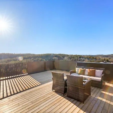 Sea, And Hill View - Thehumanbirdhouseretreat Vakantiehuis Sondeled